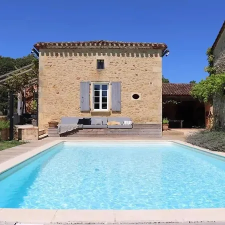 L' Ecurie Apartment *